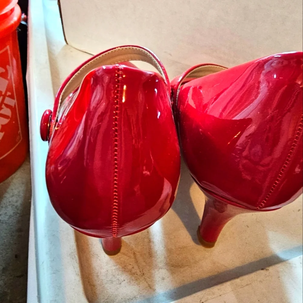 Red heels, size 36. 2.5" heel height. - Picture 6 of 7